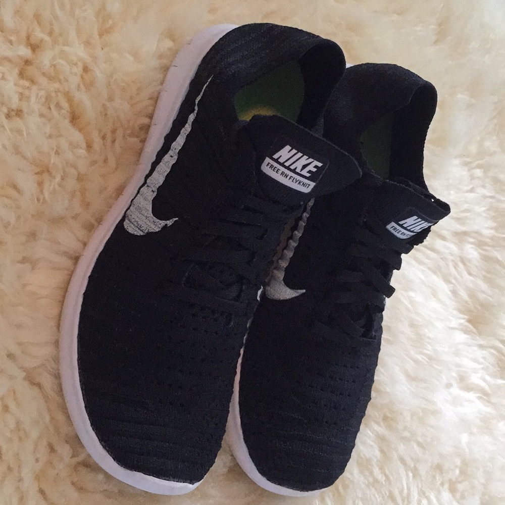 Nike FlyKnit Sneakers